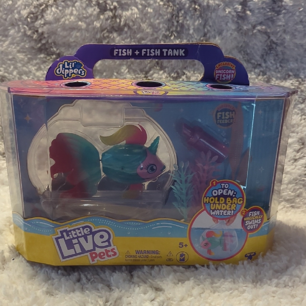 Little Live Pets Lil' Dippers Fish and Fish Tank, NIB